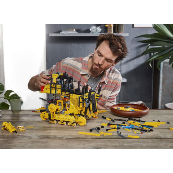 Конструктор LEGO Technic 42131 Бульдозер Cat D11 с ДУ