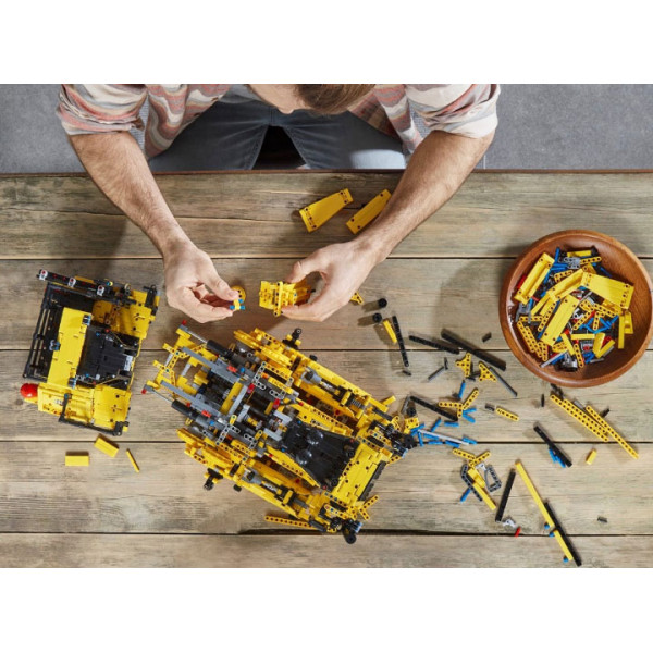 Конструктор LEGO Technic 42131 Бульдозер Cat D11 с ДУ